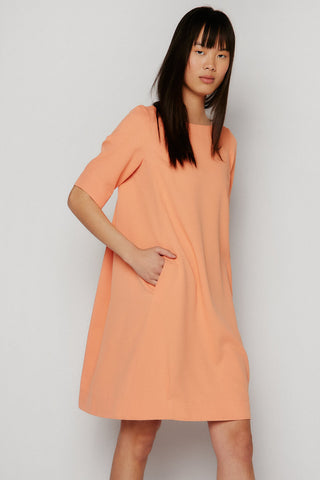 VESTIDO PLIEGUE Y ESCOTE EN ESPALDA ALBARICOQUE