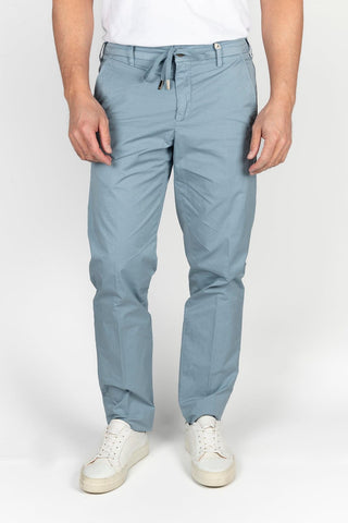 Pantalón My Myths azul claro con cordón y cintura elástica