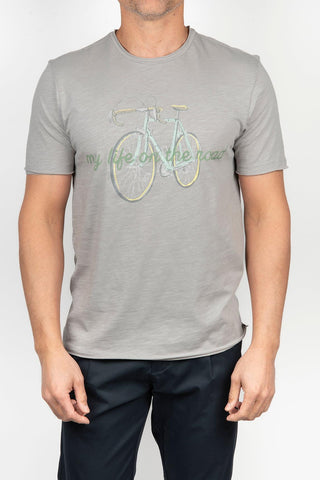 Camiseta GUY gris claro con ilustración de bicicleta