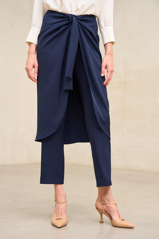 Pantalón Cunde con sobrefalda azul marino