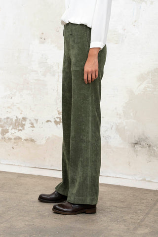 PANTALON RECTO PANA VERDE