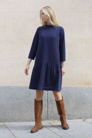 VESTIDO EVASE VOLANTE AZUL MARINO