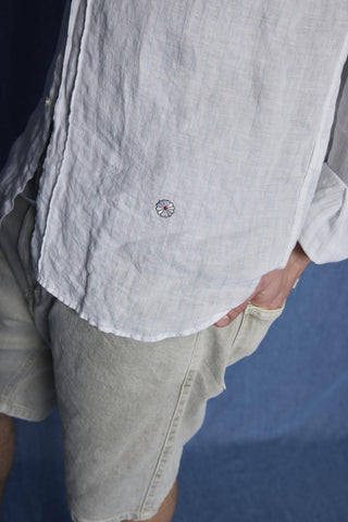 Camisa Koike blanco con raya azul